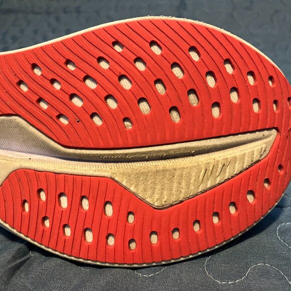 Used Women's HOKA Mach 6 Size 6.5B - Picture 7 of 11